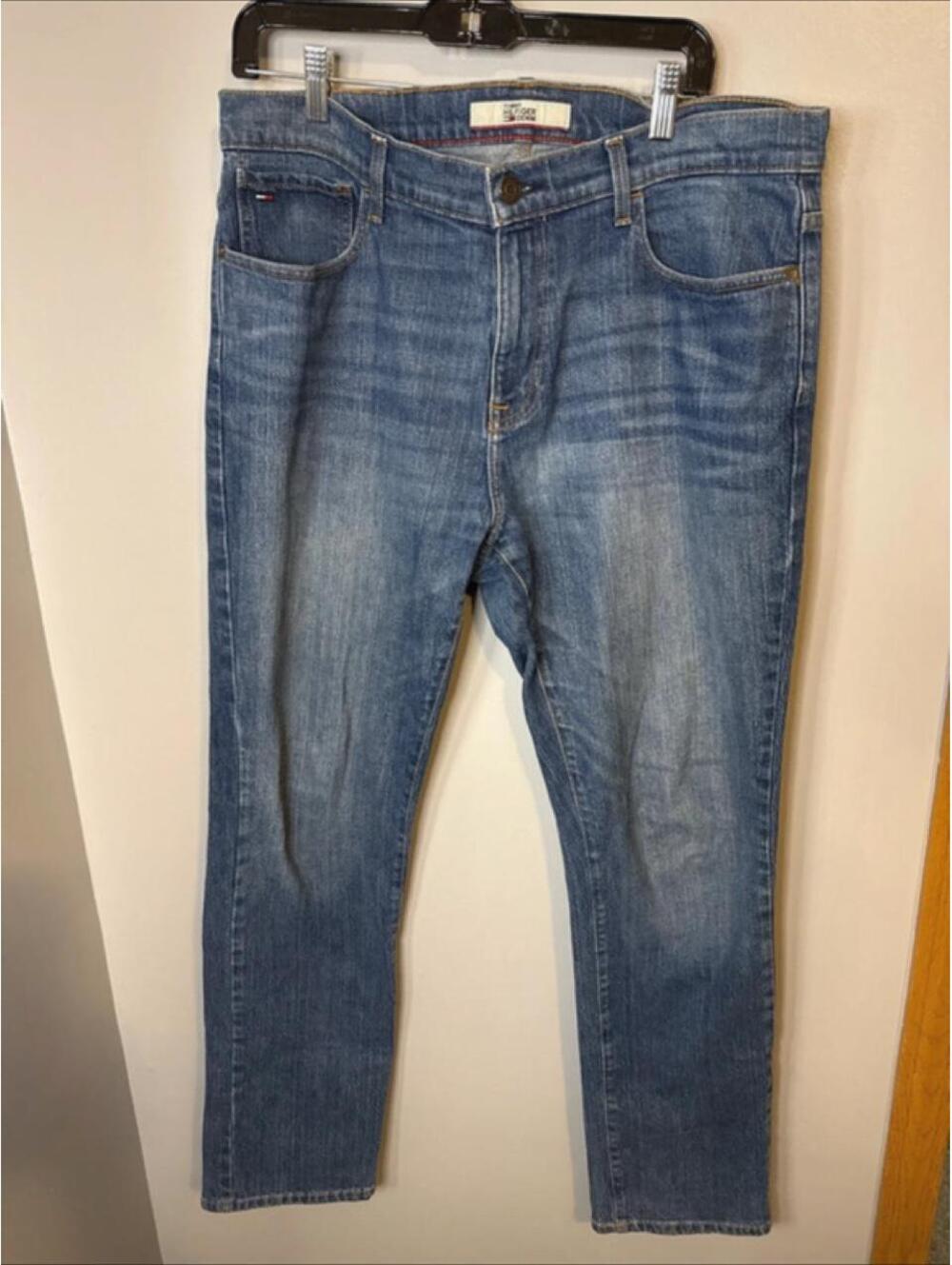 Tommy Hilfiger Men's Blue and Navy Jeans 34